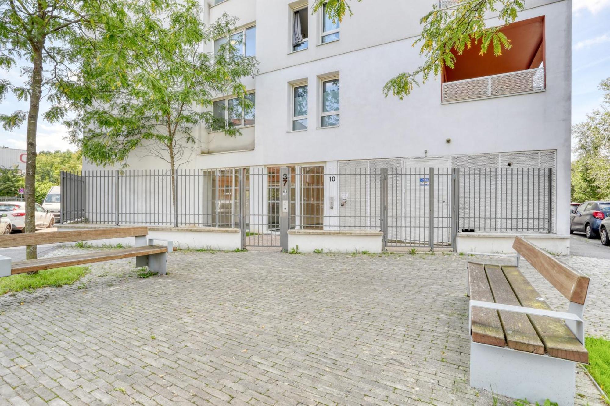 "Le Serenity ", Appartement Spacieux ,Balcon, Parking Prive Gratuit, Netflix, Proche Cdg Et Stade De France Stains Eksteriør bilde